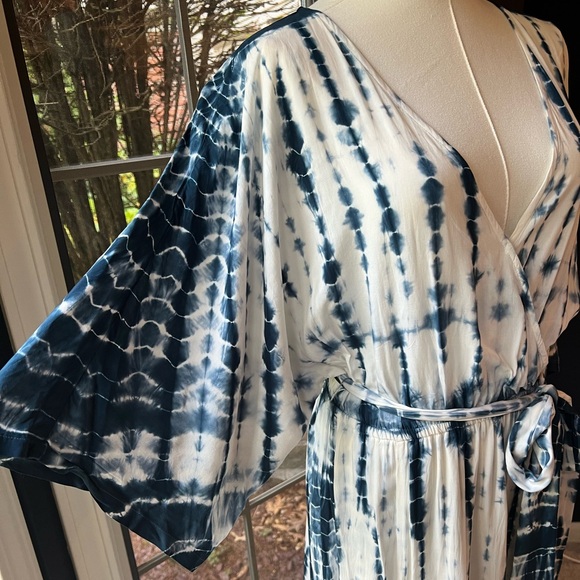 Aakaa Blue and White Tie-Dye Maxi Dress - Picture 6 of 10